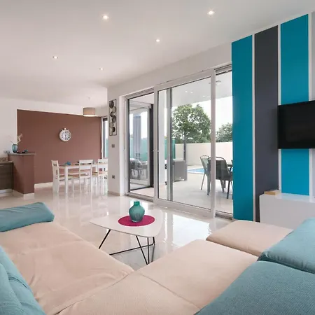 Two-bedroom In Peroj